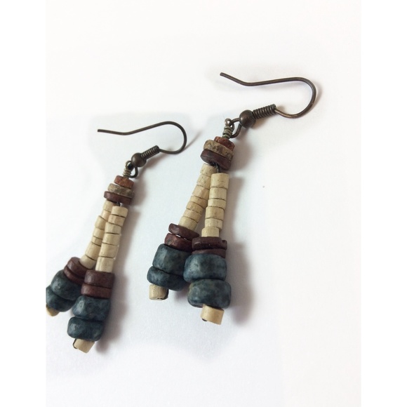 Jewelry - Stone dangle earrings